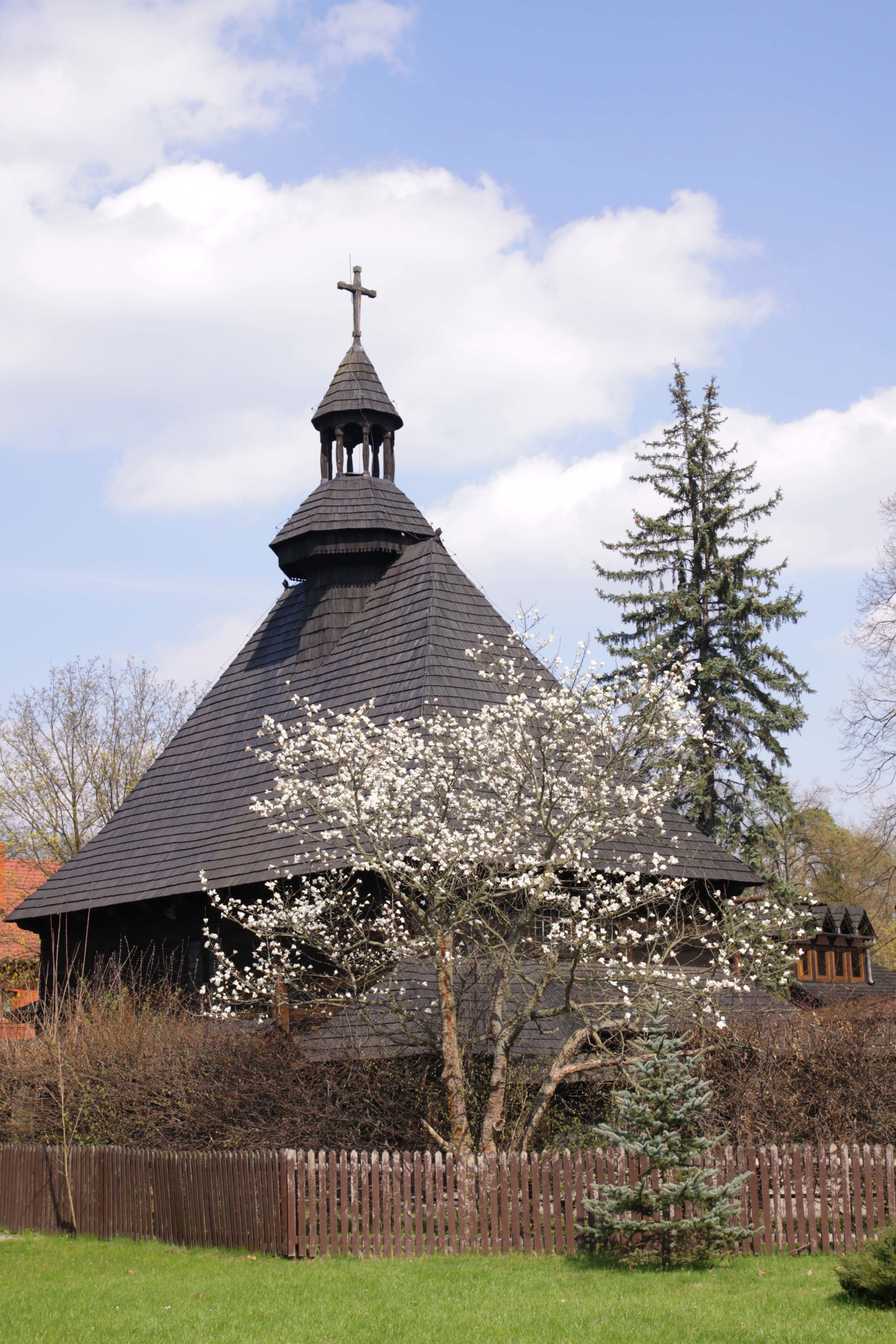 Parafia Matki Bożej Królowej Korony Polskiej w Spale